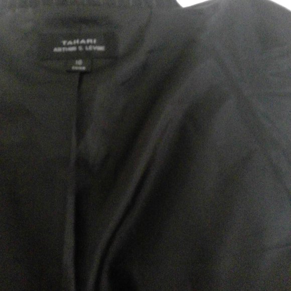 Beautiful Tahari 2 piece Pant Suit - Jacket size 10 Pants Size 8 - Picture 10 of 12